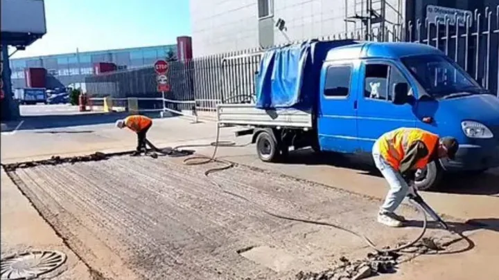 Демонтаж бетона отбойным молотком